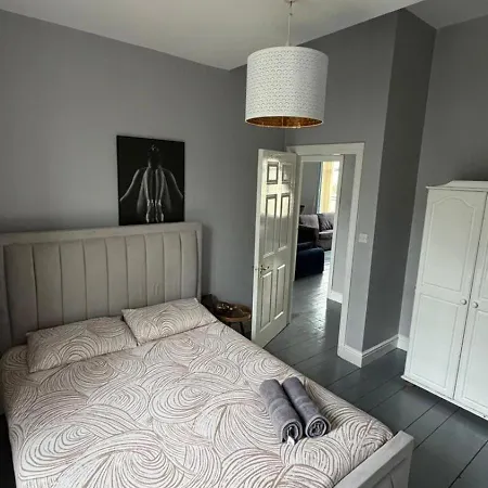 Apartment 2-br - Walk To Silicon Docks & Dublin